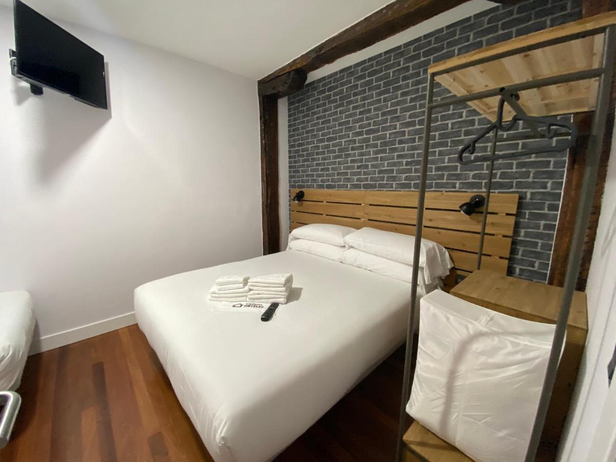 Casual Mardones Hotell Bilbao Eksteriør bilde A room at the hotel