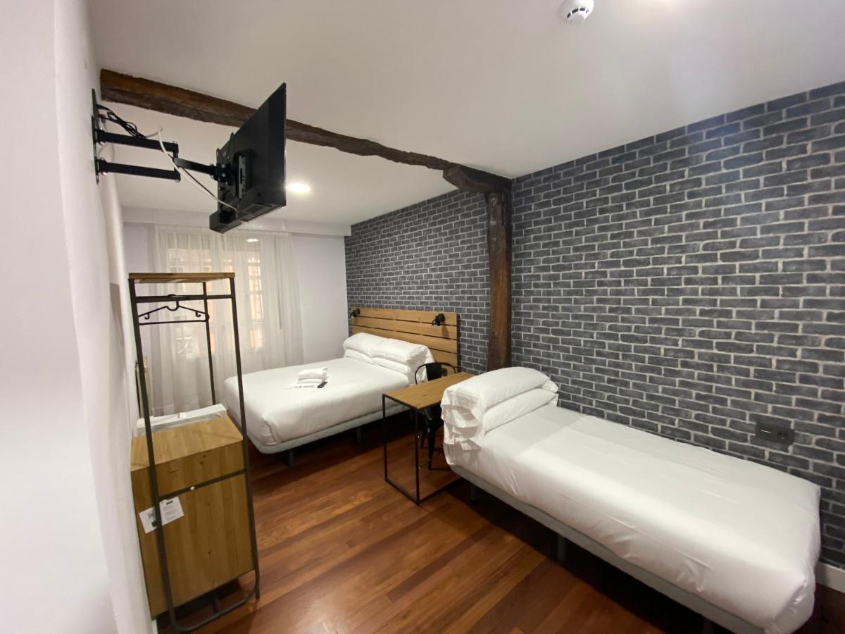 Casual Mardones Hotell Bilbao Eksteriør bilde A room at the hotel