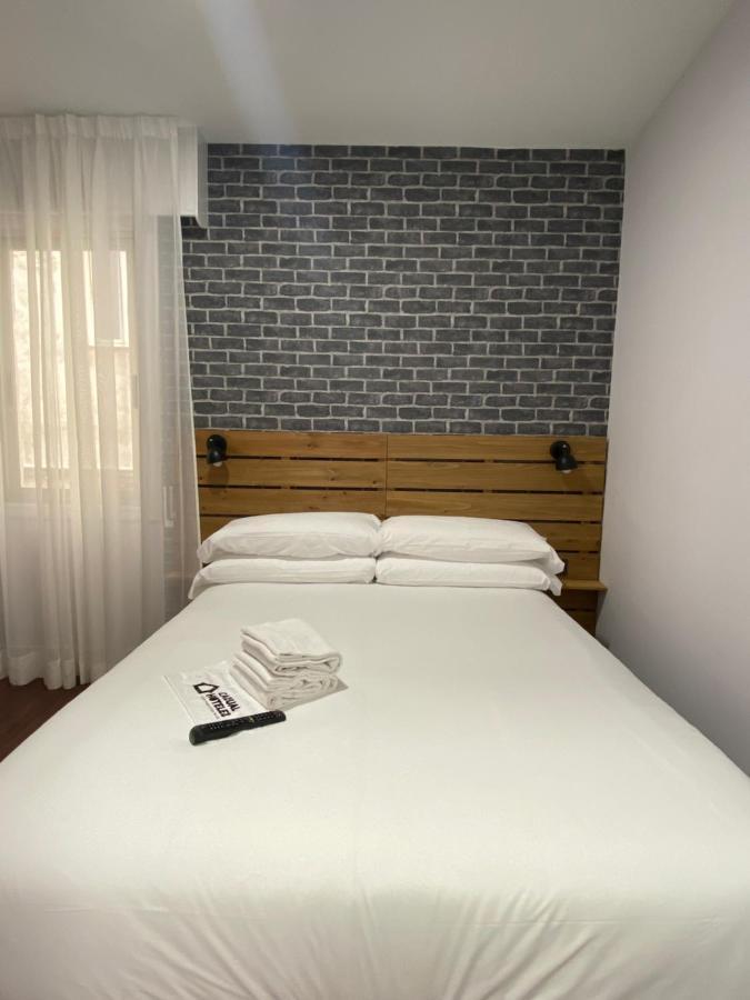 Casual Mardones Hotell Bilbao Eksteriør bilde A room at the hotel
