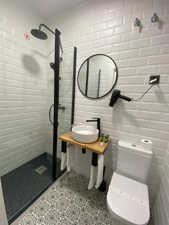 Casual Mardones Hotell Bilbao Eksteriør bilde Bathroom in a hotel