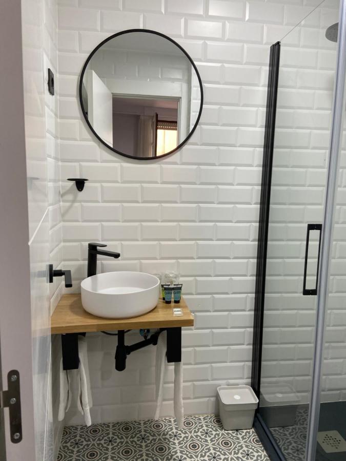 Casual Mardones Hotell Bilbao Eksteriør bilde Bathroom at the hotel