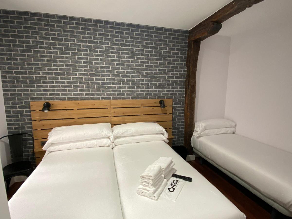 Casual Mardones Hotell Bilbao Eksteriør bilde A room at the hotel