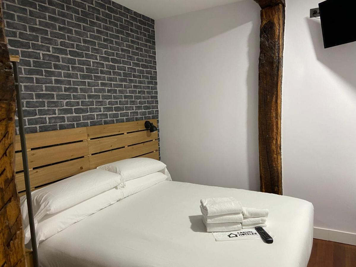 Casual Mardones Hotell Bilbao Eksteriør bilde A room at the hotel