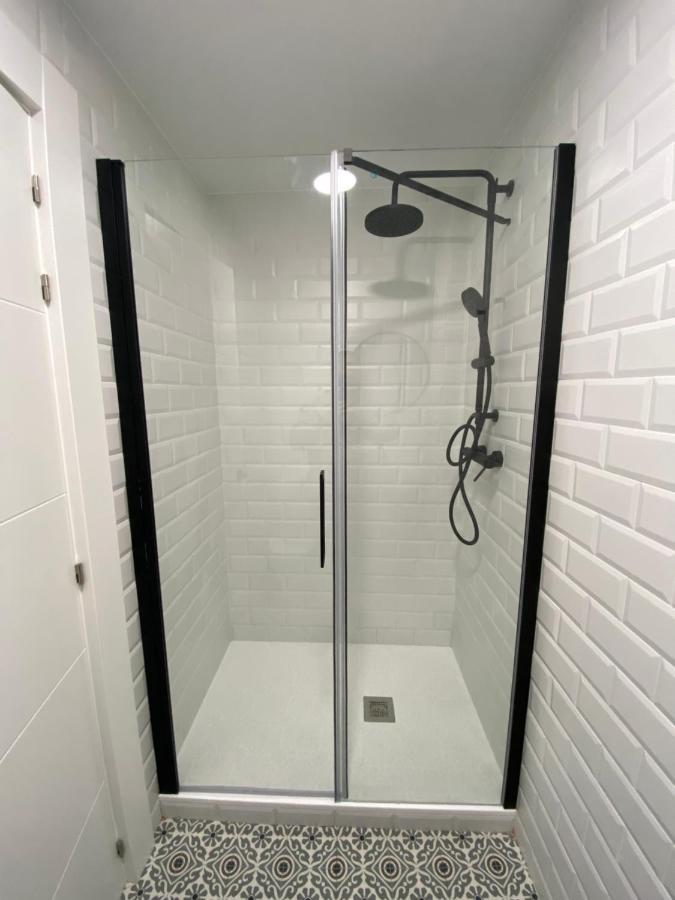 Casual Mardones Hotell Bilbao Eksteriør bilde A shower cubicle
