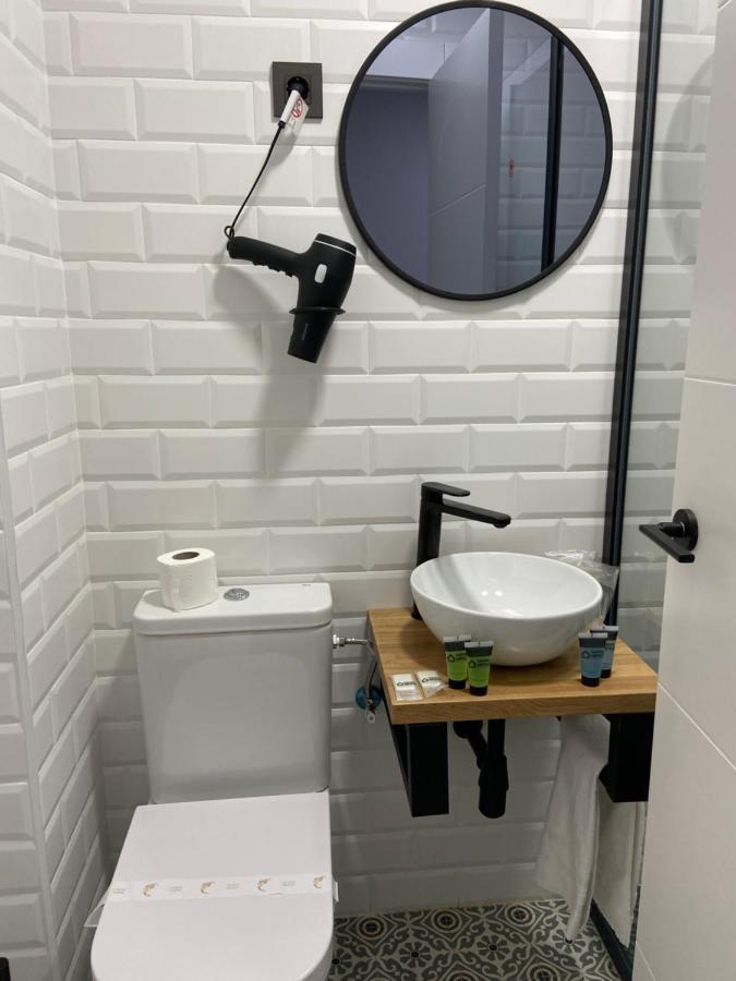 Casual Mardones Hotell Bilbao Eksteriør bilde Bathroom in a hotel