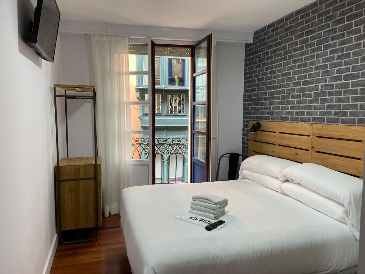 Casual Mardones Hotell Bilbao Eksteriør bilde A room at the hotel