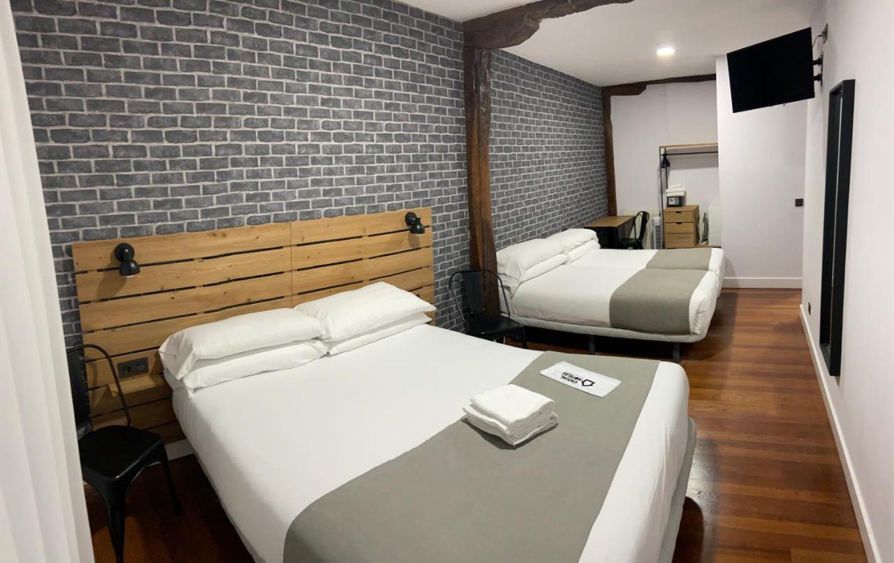 Casual Mardones Hotell Bilbao Eksteriør bilde A room at the hotel