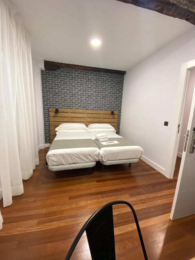 Casual Mardones Hotell Bilbao Eksteriør bilde A room at the hotel