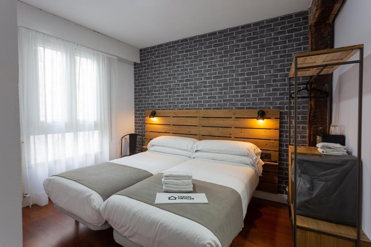 Casual Mardones Hotell Bilbao Eksteriør bilde A room at the hotel