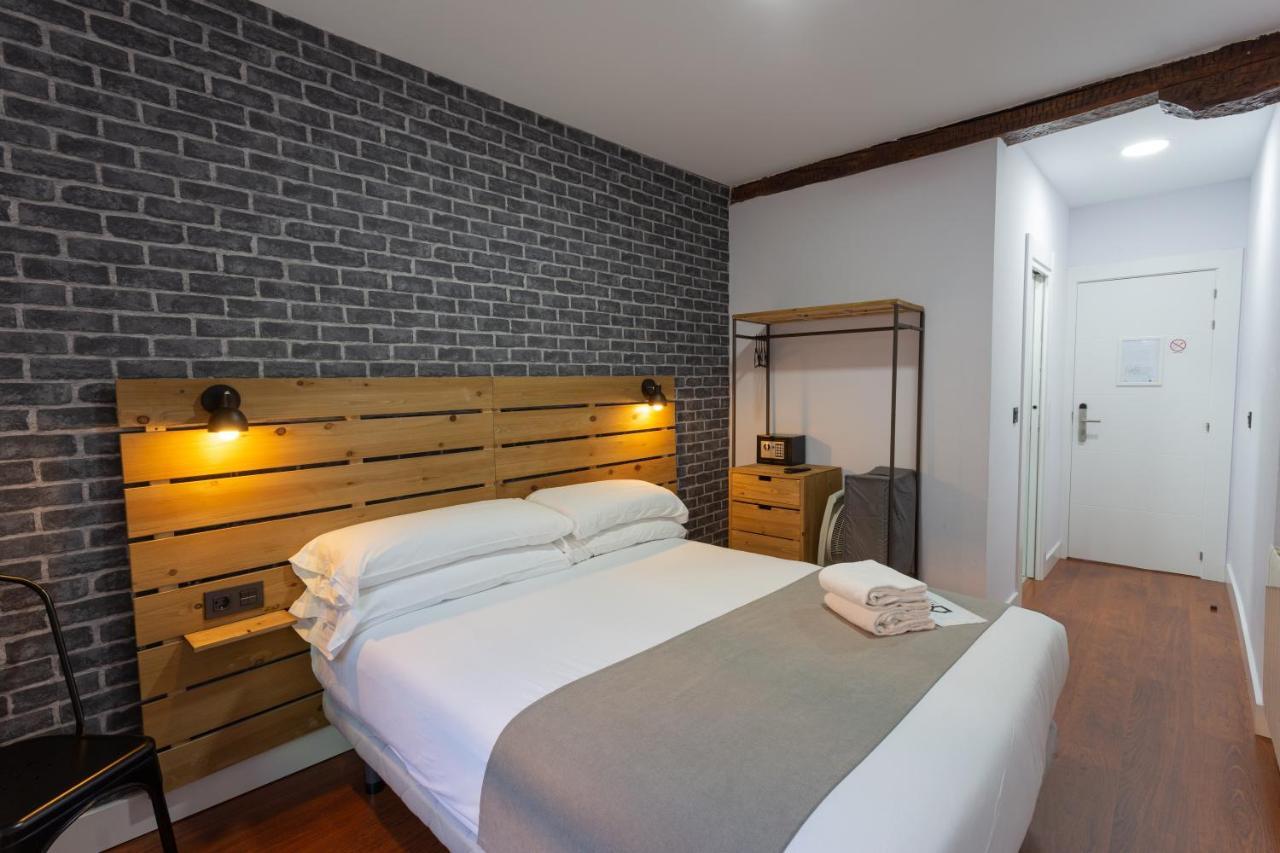 Casual Mardones Hotell Bilbao Eksteriør bilde A room at the hotel