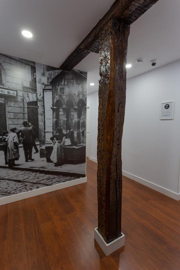 Casual Mardones Hotell Bilbao Eksteriør bilde The original pole at the entrance of the museum