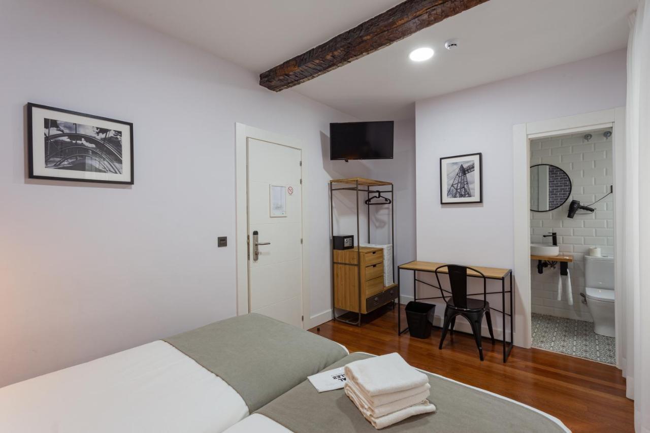 Casual Mardones Hotell Bilbao Eksteriør bilde A room at the hotel