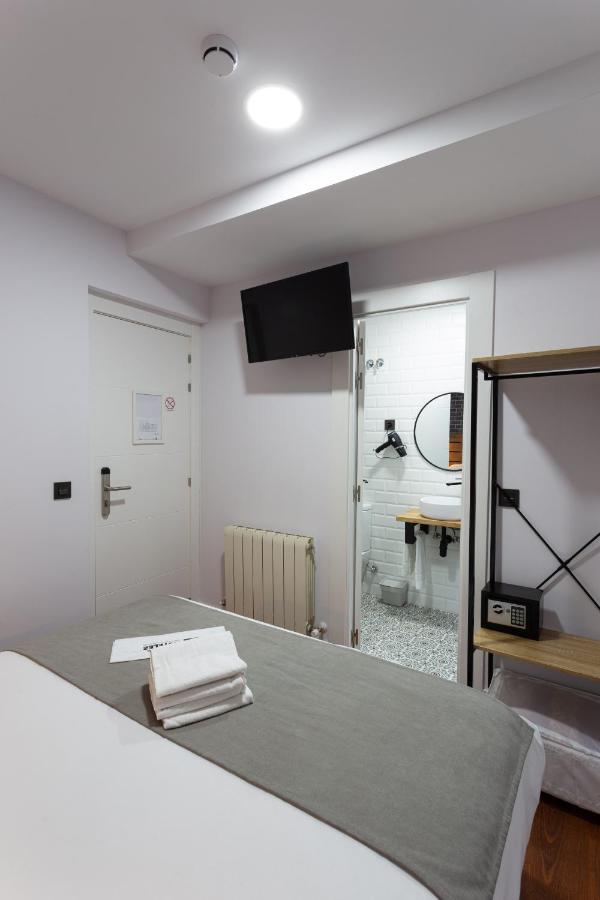 Casual Mardones Hotell Bilbao Eksteriør bilde A room at the hotel