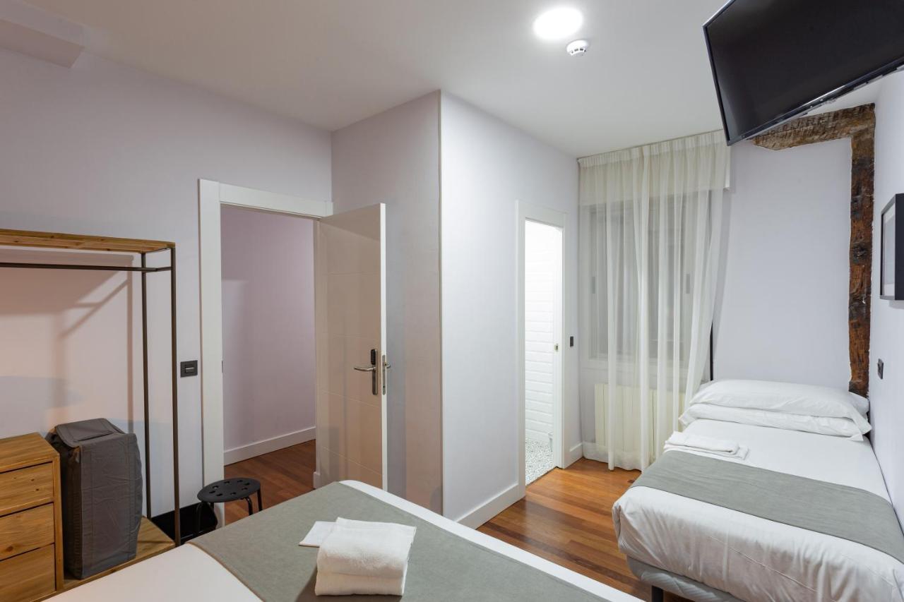 Casual Mardones Hotell Bilbao Eksteriør bilde A room at the hotel